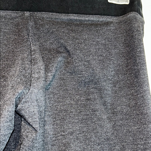 PINK Victoria's Secret Black and Pink Leggings with Sporty Accents - Picture 6 of 6